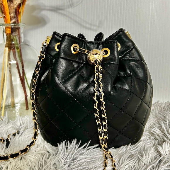 Handbags - Super cute fashion quilted drawstring bag NWOT